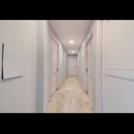 Hotel Day Night Inn Ню Делхи Екстериор снимка