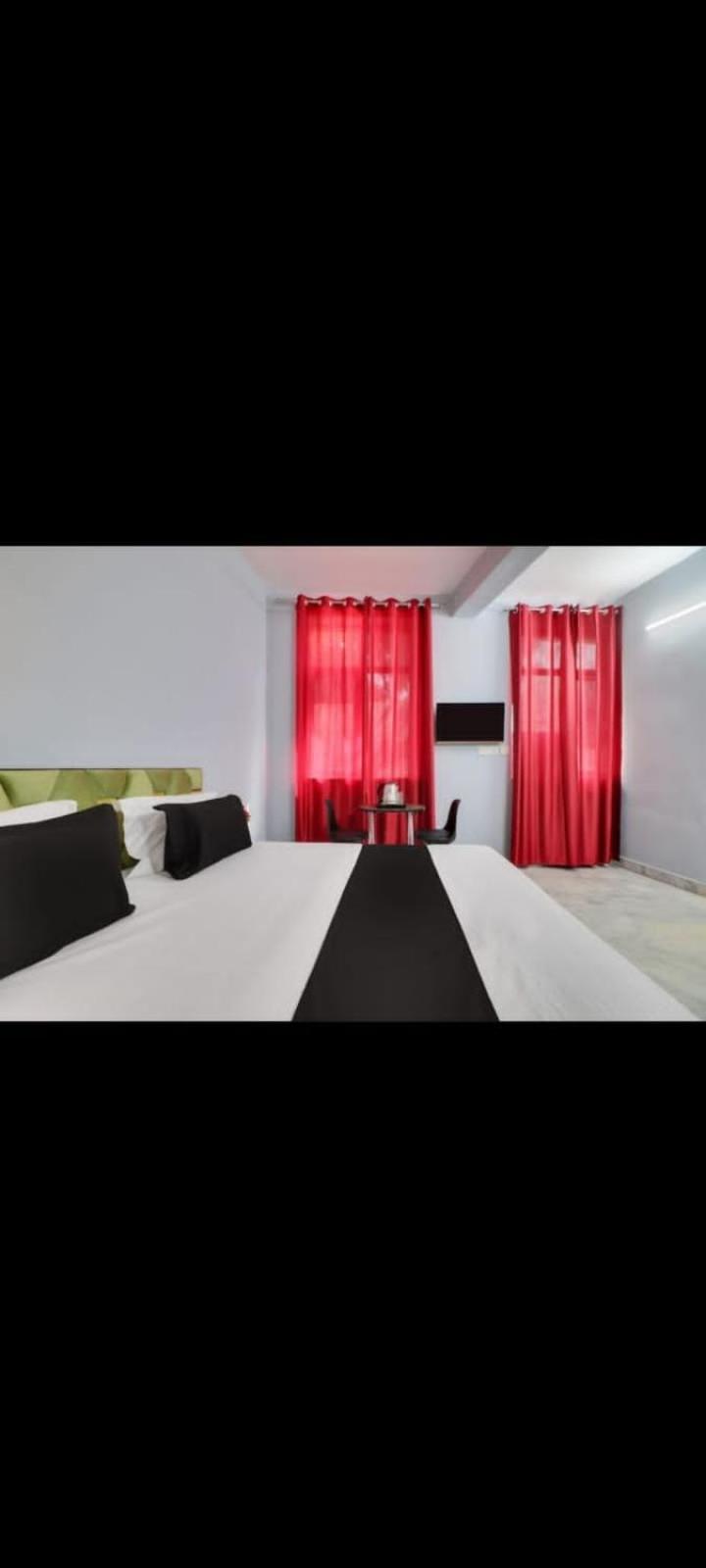 Hotel Day Night Inn Ню Делхи Екстериор снимка